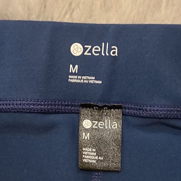 Zella womens navy blue capris with detailed bottoms size medium - Picture 4 of 7